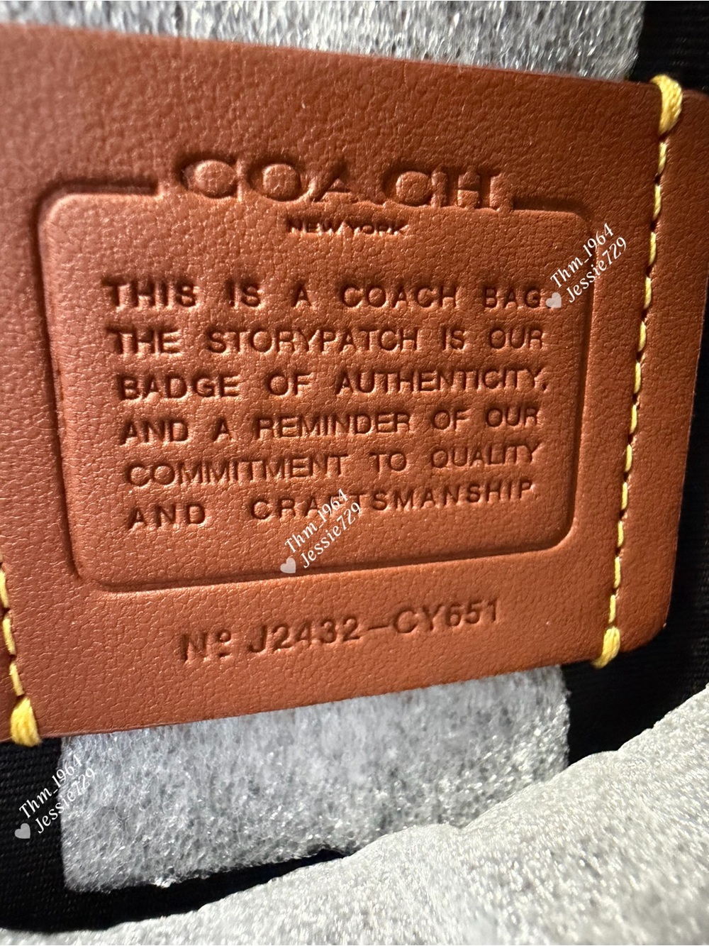 NWT！2PCS COACH City Bucket Bag In Signature With Bow Print And Wrsitlet（CZ440） - Picture 7 of 11